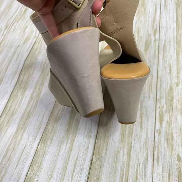 Kork Ease Berit Gray Suede Peep Toe Wedge Sandals
