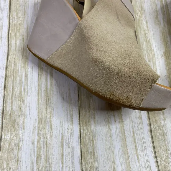 Kork Ease Berit Gray Suede Peep Toe Wedge Sandals