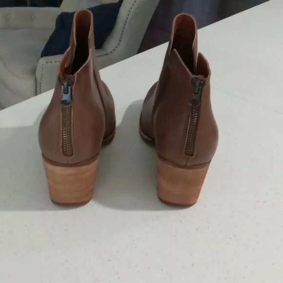 Kork Ease Chandra  round toe ankle boots w side slits &amp; rear zipper size 11 NWT.