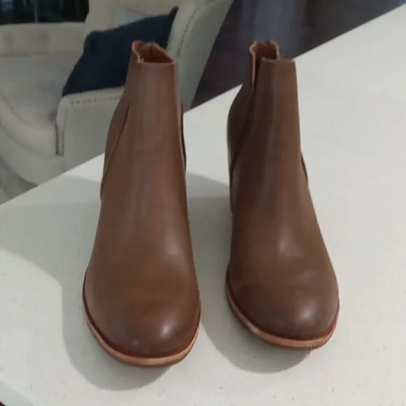 Kork Ease Chandra  round toe ankle boots w side slits &amp; rear zipper size 11 NWT.