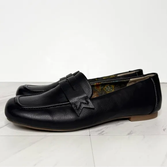 Korks Posie Black Penny Loafer 6M