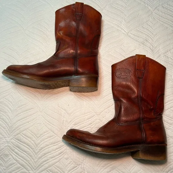 Lake of the Woods Men’s Chestnut Leather Mid Calf Western Cowboy Boots. Size 9