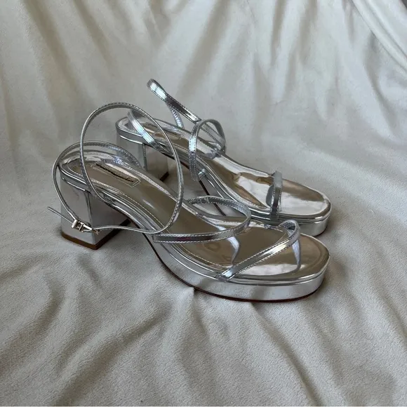 Larroudé Gio Metallic Leather Ankle-Strap Sandals Size 7.5 NWOT