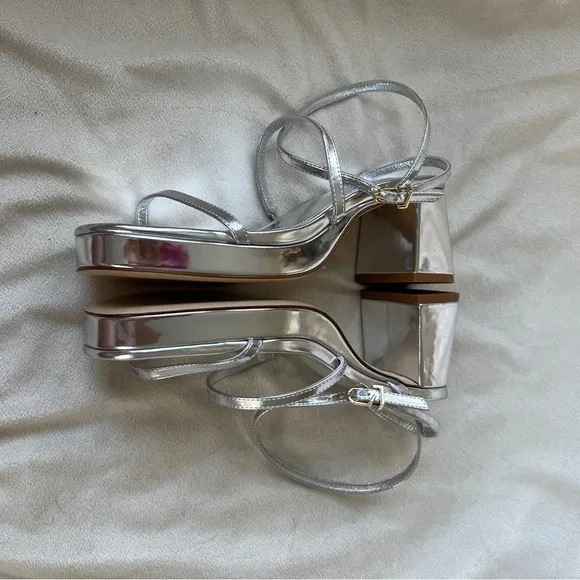 Larroudé Gio Metallic Leather Ankle-Strap Sandals Size 7.5 NWOT
