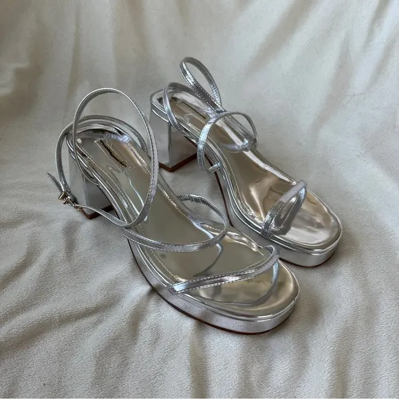 Larroudé Gio Metallic Leather Ankle-Strap Sandals Size 7.5 NWOT
