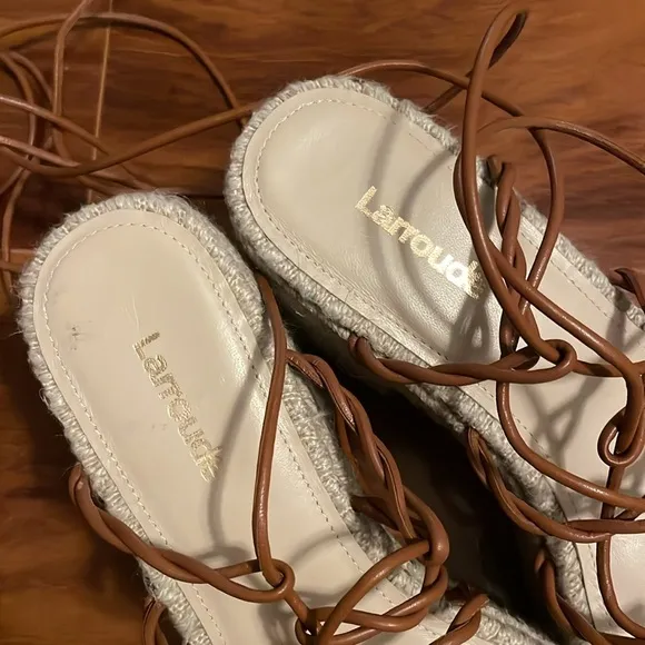 Larroude coco platform sandal in caramel size 5