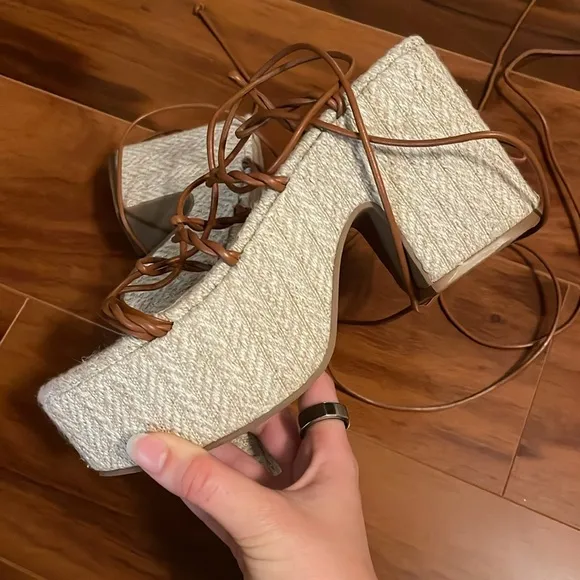 Larroude coco platform sandal in caramel size 5