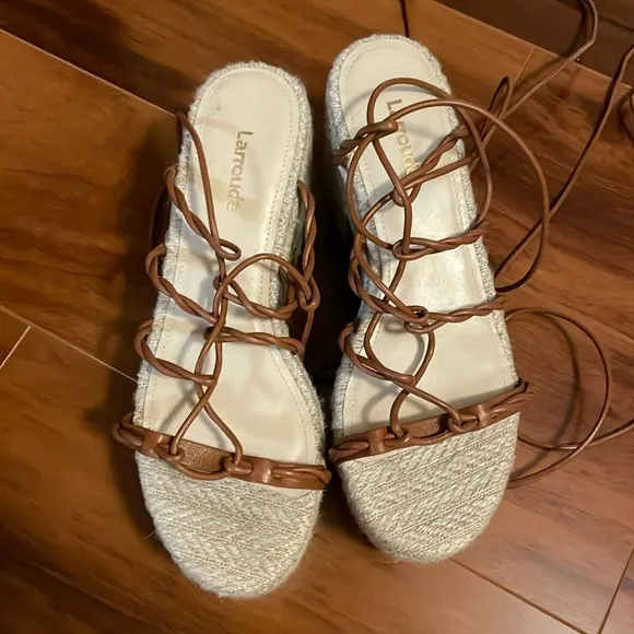 Larroude coco platform sandal in caramel size 5