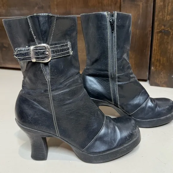 L.e.i. Vintage Y2K 90’s Black Boots women’s Size 8.5 high heel booties buckle