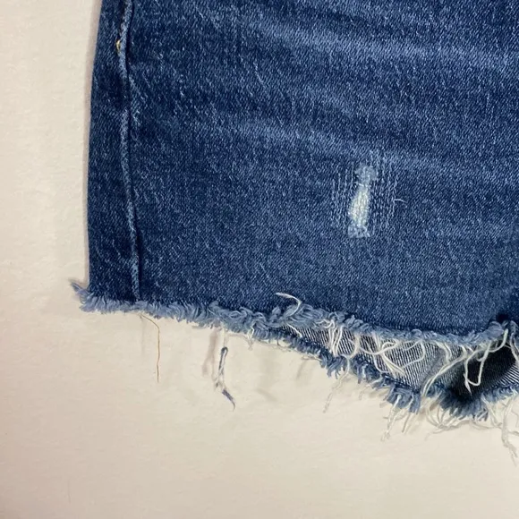 Levi’s Premium 501 High-Rise Distressed mini Shorts in Salsa Destiny Wash sz 27
