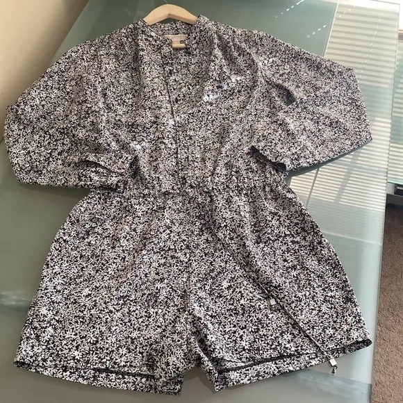 LIKE NEW Michael Kors BLACK and White Jumpsuit size M