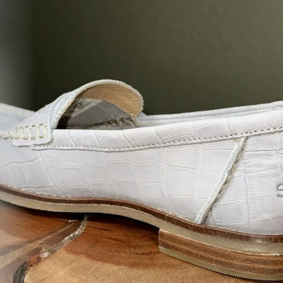 *LIKE NEW* SPERRY Seaport Croc Gray Nubuck Leather Penny Loafer