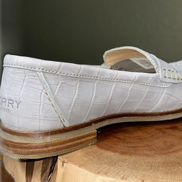 *LIKE NEW* SPERRY Seaport Croc Gray Nubuck Leather Penny Loafer