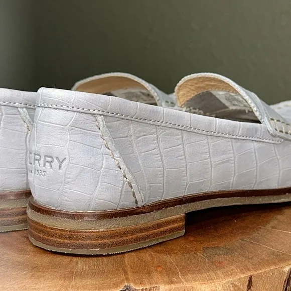 *LIKE NEW* SPERRY Seaport Croc Gray Nubuck Leather Penny Loafer