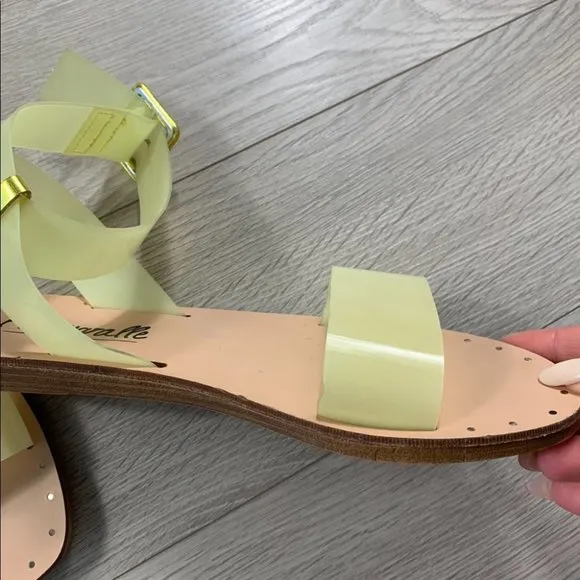 L’intervalle Linn Yellow Clear Sandals