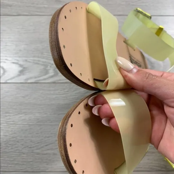 L’intervalle Linn Yellow Clear Sandals