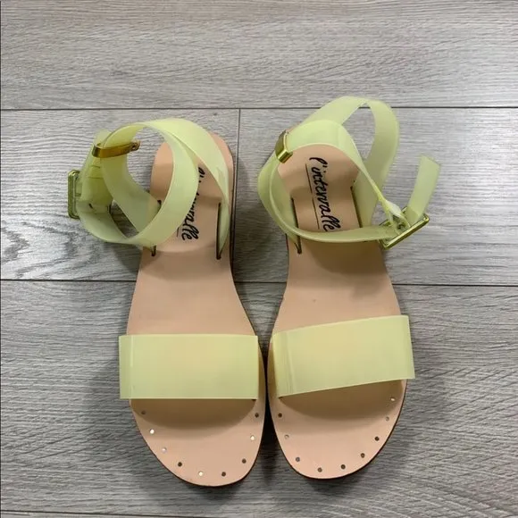 L’intervalle Linn Yellow Clear Sandals