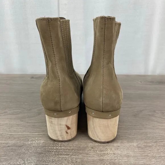 LOFT Beige Suede Leather Wooden Clog Chelsea Boots Sz.8 NWOB