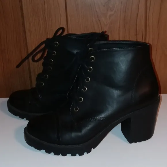 London Rebel boots size 4 with 3 &quot; Chunky heels