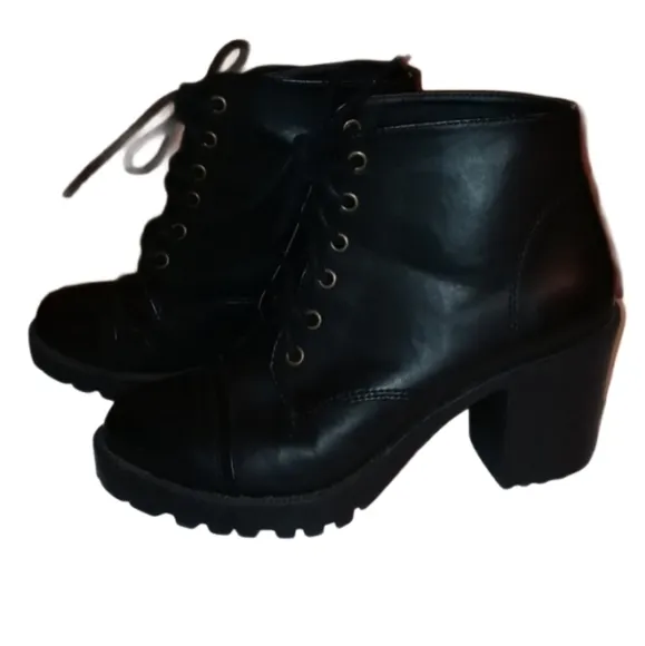 London Rebel boots size 4 with 3 &quot; Chunky heels