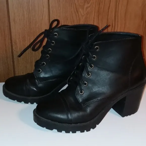 London Rebel boots size 4 with 3 &quot; Chunky heels