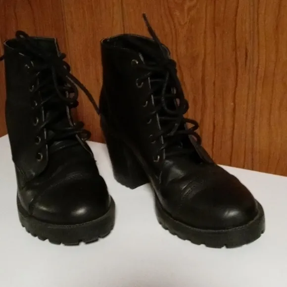 London Rebel boots size 4 with 3 &quot; Chunky heels