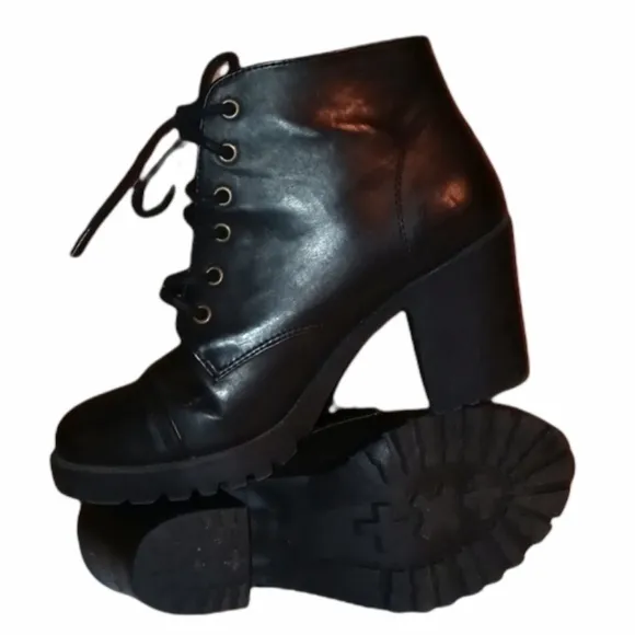 London Rebel boots size 4 with 3 &quot; Chunky heels