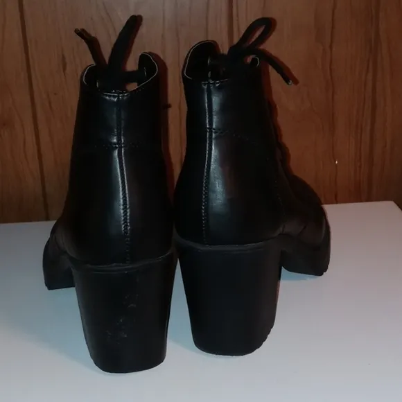 London Rebel boots size 4 with 3 &quot; Chunky heels