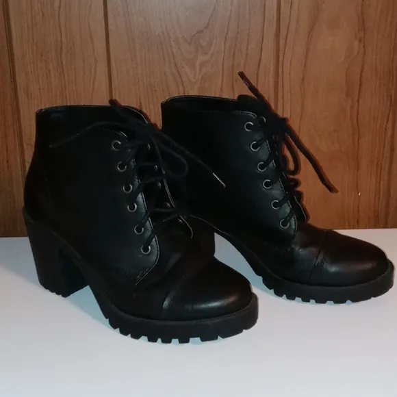 London Rebel boots size 4 with 3 &quot; Chunky heels