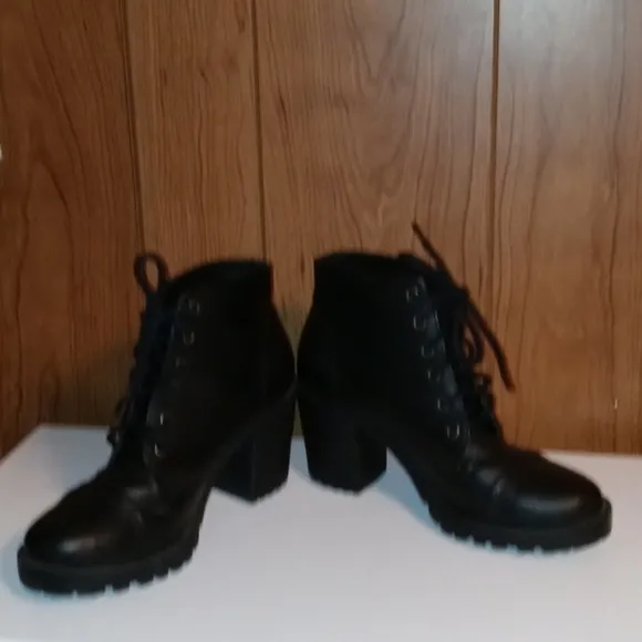 London Rebel boots size 4 with 3 &quot; Chunky heels