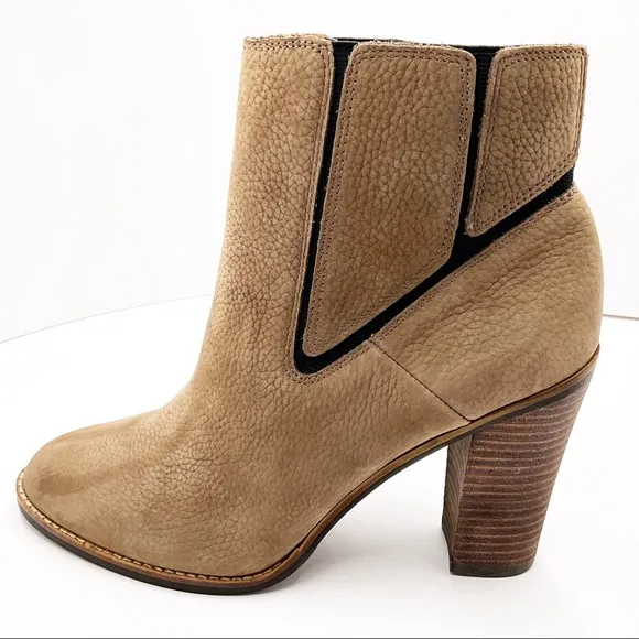{Lucky Brand} Maldeev Pebbled Leather Boots