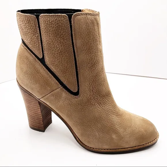 {Lucky Brand} Maldeev Pebbled Leather Boots
