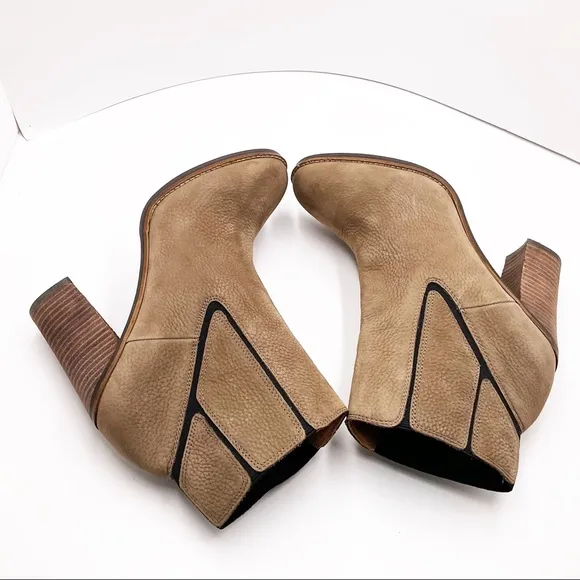 {Lucky Brand} Maldeev Pebbled Leather Boots
