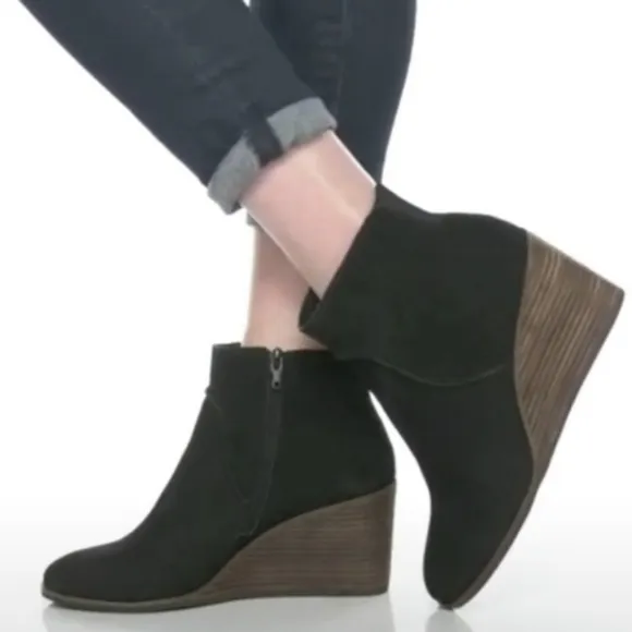 Lucky Brand Zanta Suede Wedge Heel Bootie Side Zipper Chunky Trendy Black 9.5