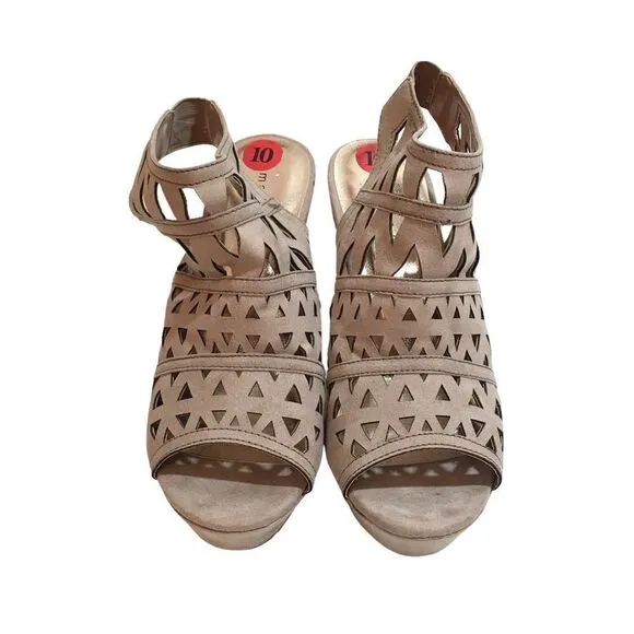 🔃Madden Girl Tan Suede Platform Wedge Sandals