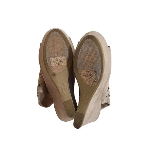 🔃Madden Girl Tan Suede Platform Wedge Sandals