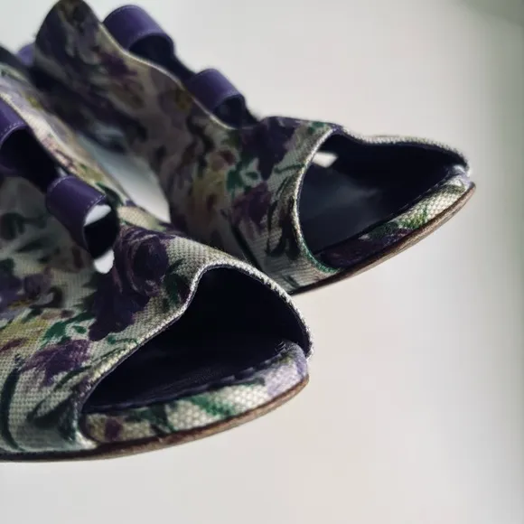 Manolo Blahnik Floral Cotton Slingback Purple Heels Sandals Shoe Size 11.5