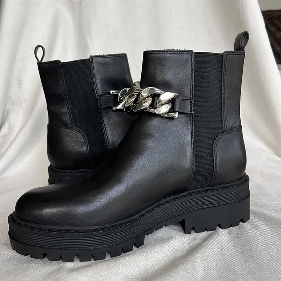 MARC FISHER Parrie chunky chain leather booties black size 8,5