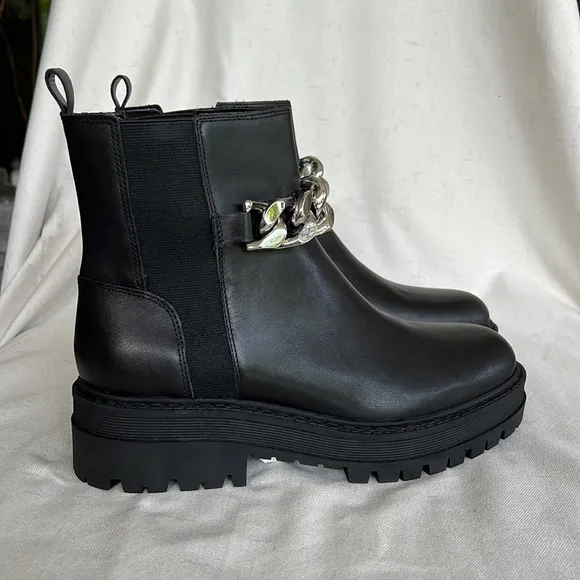 MARC FISHER Parrie chunky chain leather booties black size 8,5