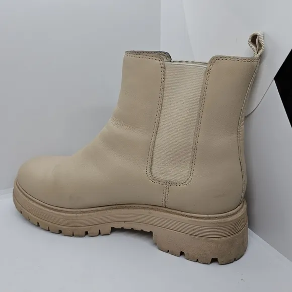Marc Fisher Pirro chelsea lug sole ankle boots light tan size 8
