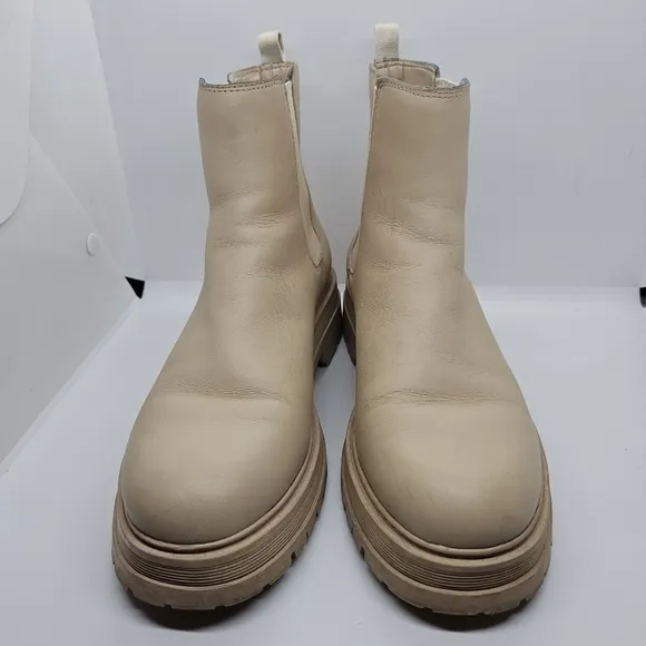 Marc Fisher Pirro chelsea lug sole ankle boots light tan size 8