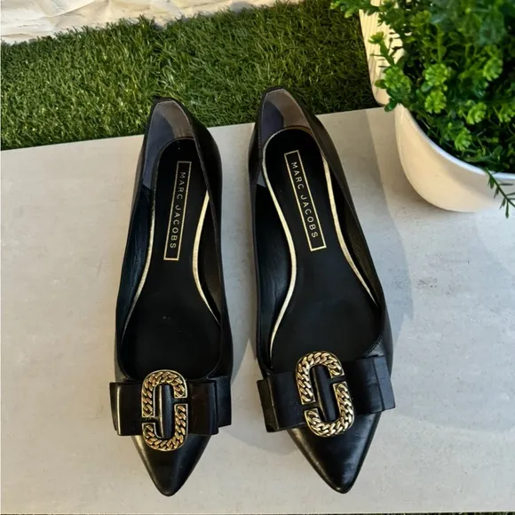 Marc Jacobs Interlock Golden logo Black ballerina pointed toe Flats size 38 US 8
