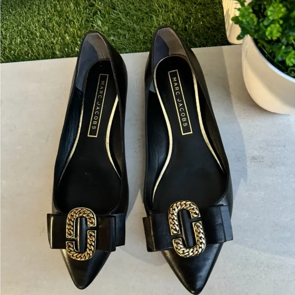 Marc Jacobs Interlock Golden logo Black ballerina pointed toe Flats size 38 US 8