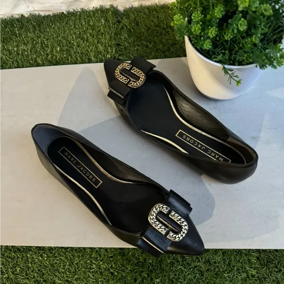Marc Jacobs Interlock Golden logo Black ballerina pointed toe Flats size 38 US 8