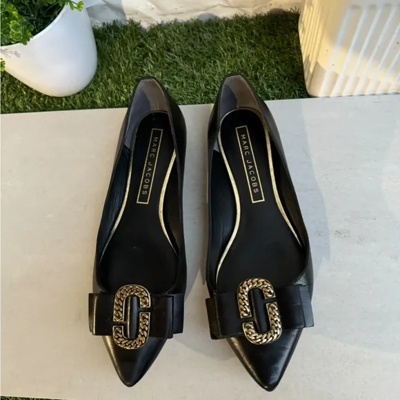 Marc Jacobs Interlock Golden logo Black ballerina pointed toe Flats size 38 US 8