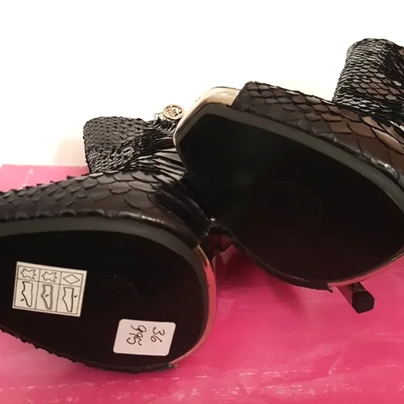 MASSIMO OGAMA BLACK GENUINE PYTHON Opentoe Heels Boots. Made In Italy. Size 36.