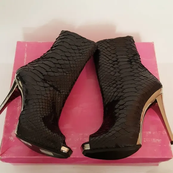 MASSIMO OGAMA BLACK GENUINE PYTHON Opentoe Heels Boots. Made In Italy. Size 36.