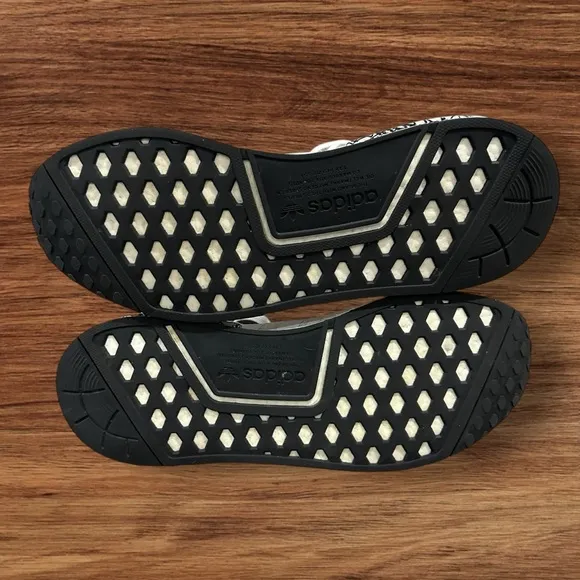 Men’s Adidas NMD R1 Nomad White / Black Graffiti Plugs, Size 11.5 Boost …