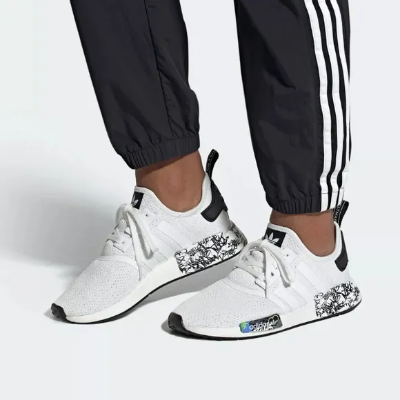 Men’s Adidas NMD R1 Nomad White / Black Graffiti Plugs, Size 11.5 Boost …