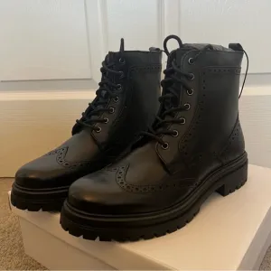 Men’s Black Leather Chunky Brogue Boots